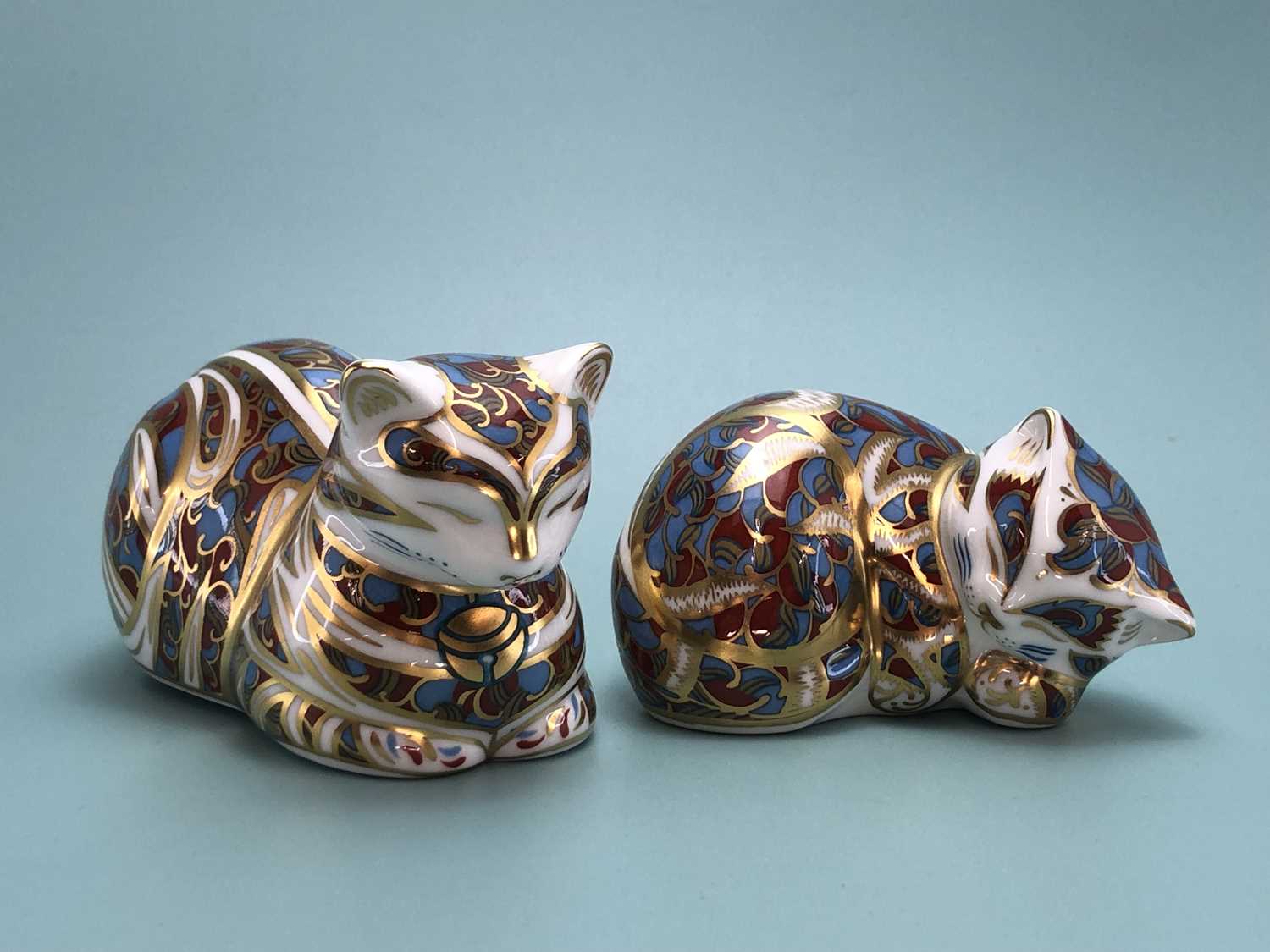 Lot 401 - A Royal Crown Derby contented cat paperweight...