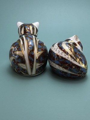 Lot 401 - A Royal Crown Derby contented cat paperweight...