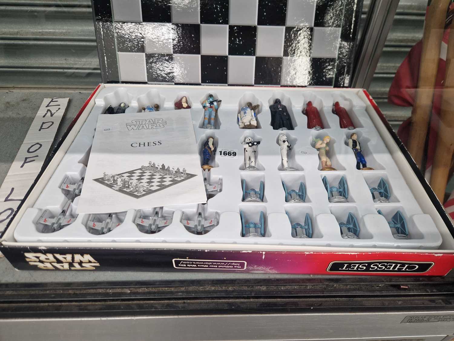 Lot 1669 - A boxed Star Wars chess set