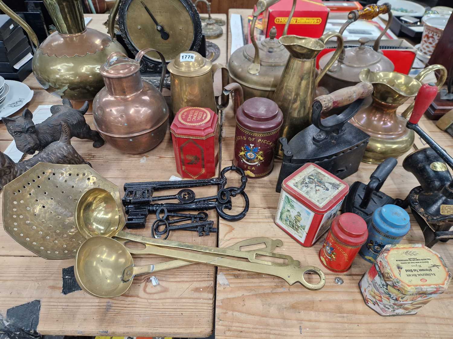 Lot 1778 - Copper and brassed ware, old tins, iron keys,...