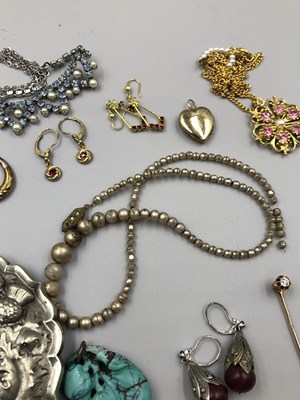 Lot 99 - An antique old cut diamond stick pin with...