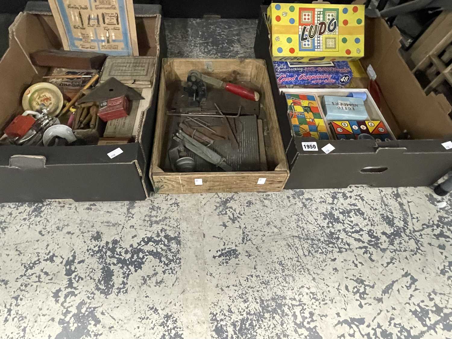 Lot 1950 - Artist's materials, tubes of oil paint...