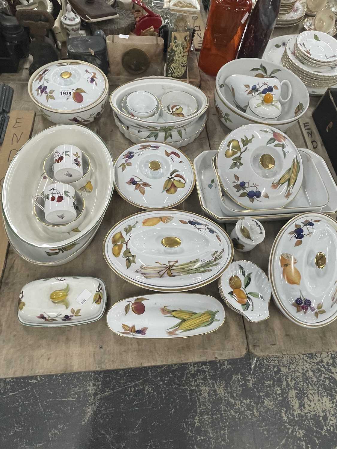 Lot 1979 - A selection of Worcester Evesham Vale pattern...