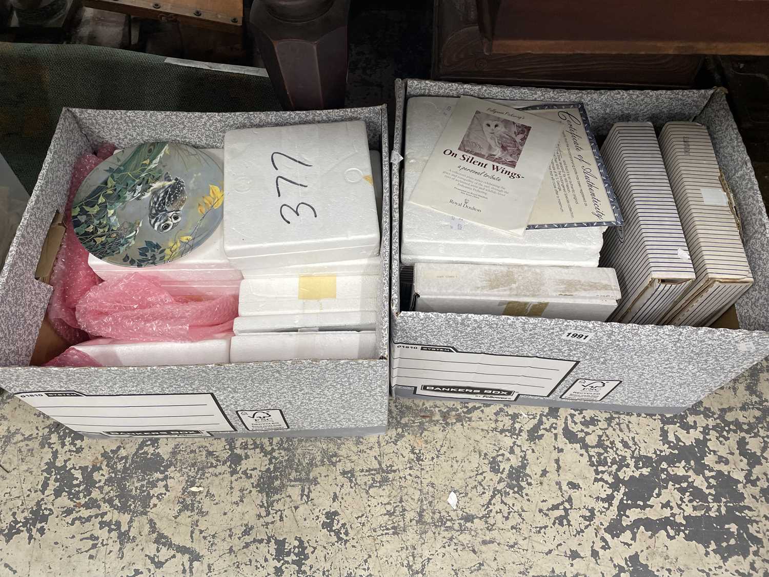 Lot 1991 - A large collection of collector's plates