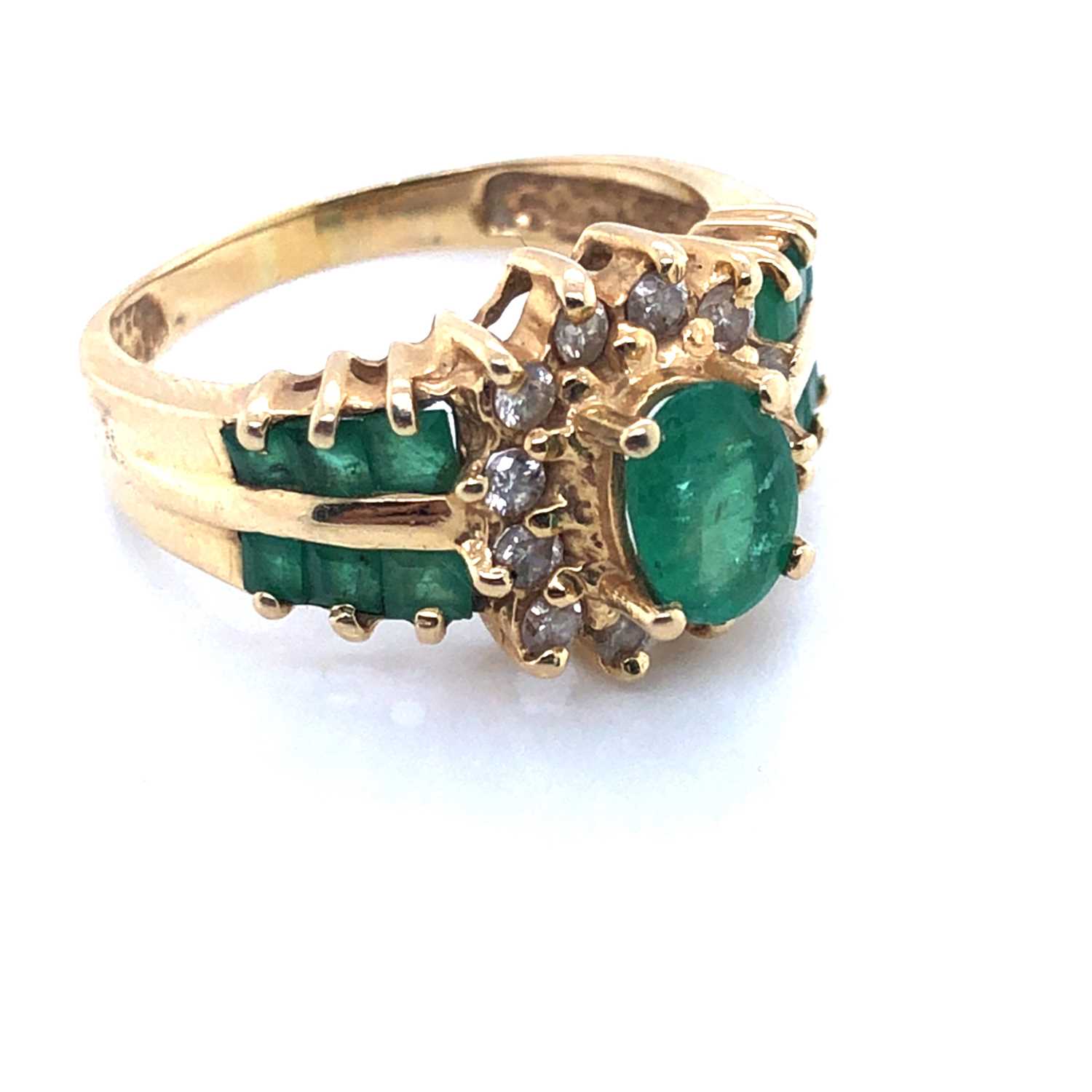 Lot 8 - An emerald and diamond cluster ring with...