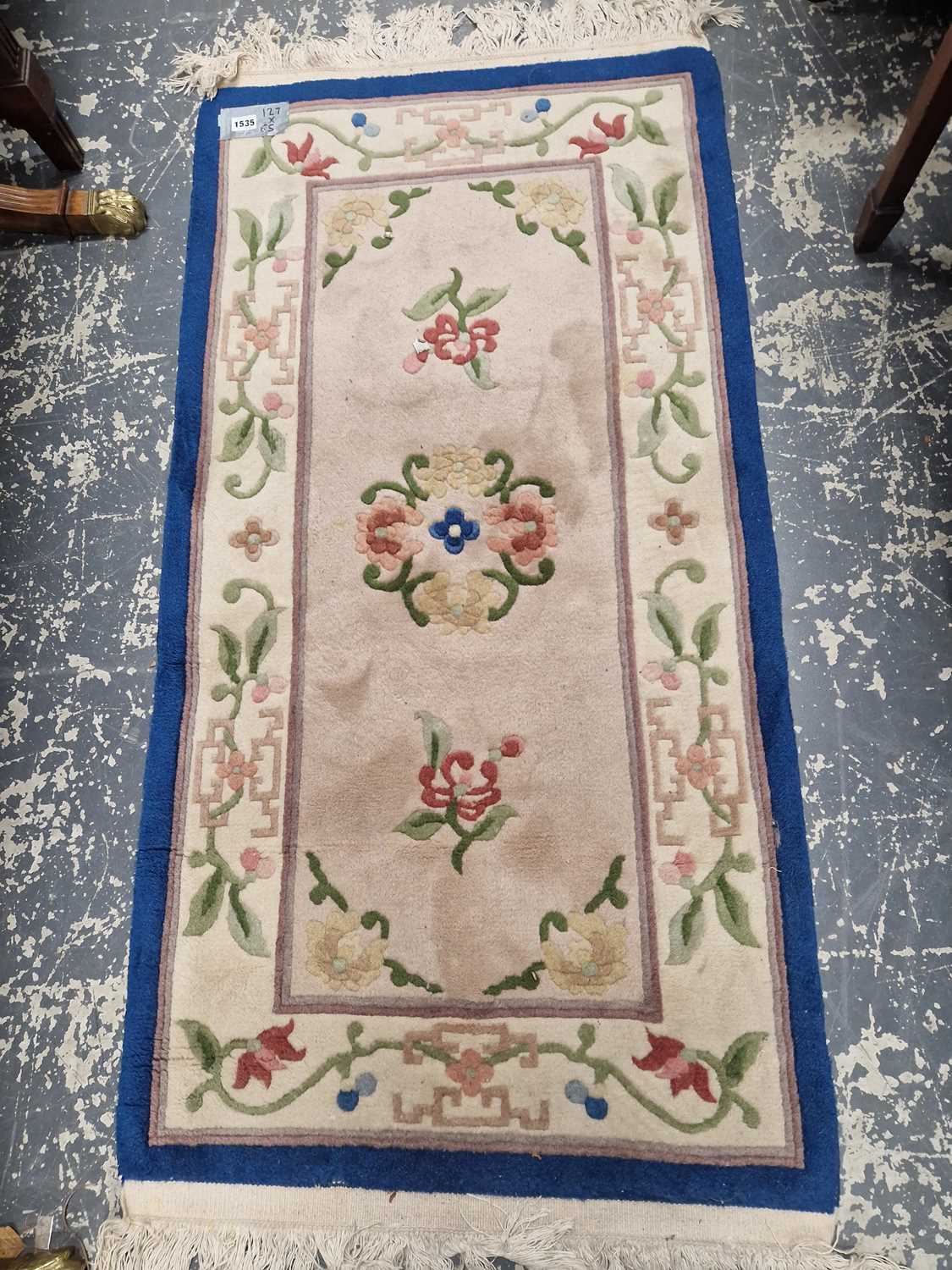 Lot 1535 - An oriental Chinese design rug 127 x 65 cm