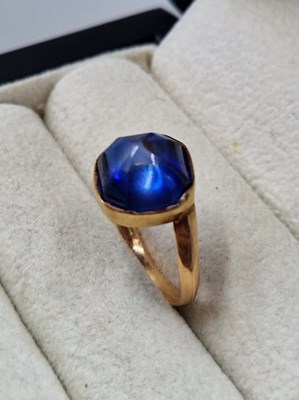 Lot 25 - A medieval-style ring set with a sugar loaf...