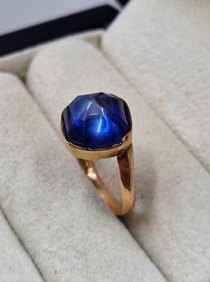 Lot 25 - A medieval-style ring set with a sugar loaf...