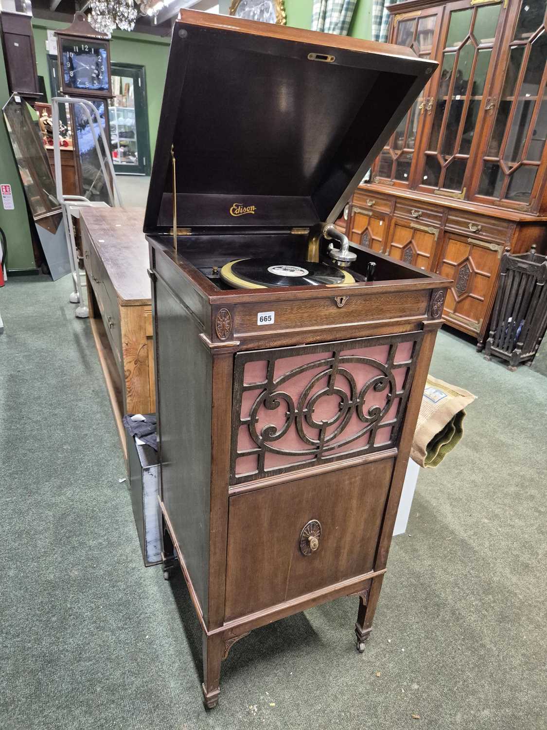 Lot 665 - A Rare Edison mod 200 Edison diamond disc...