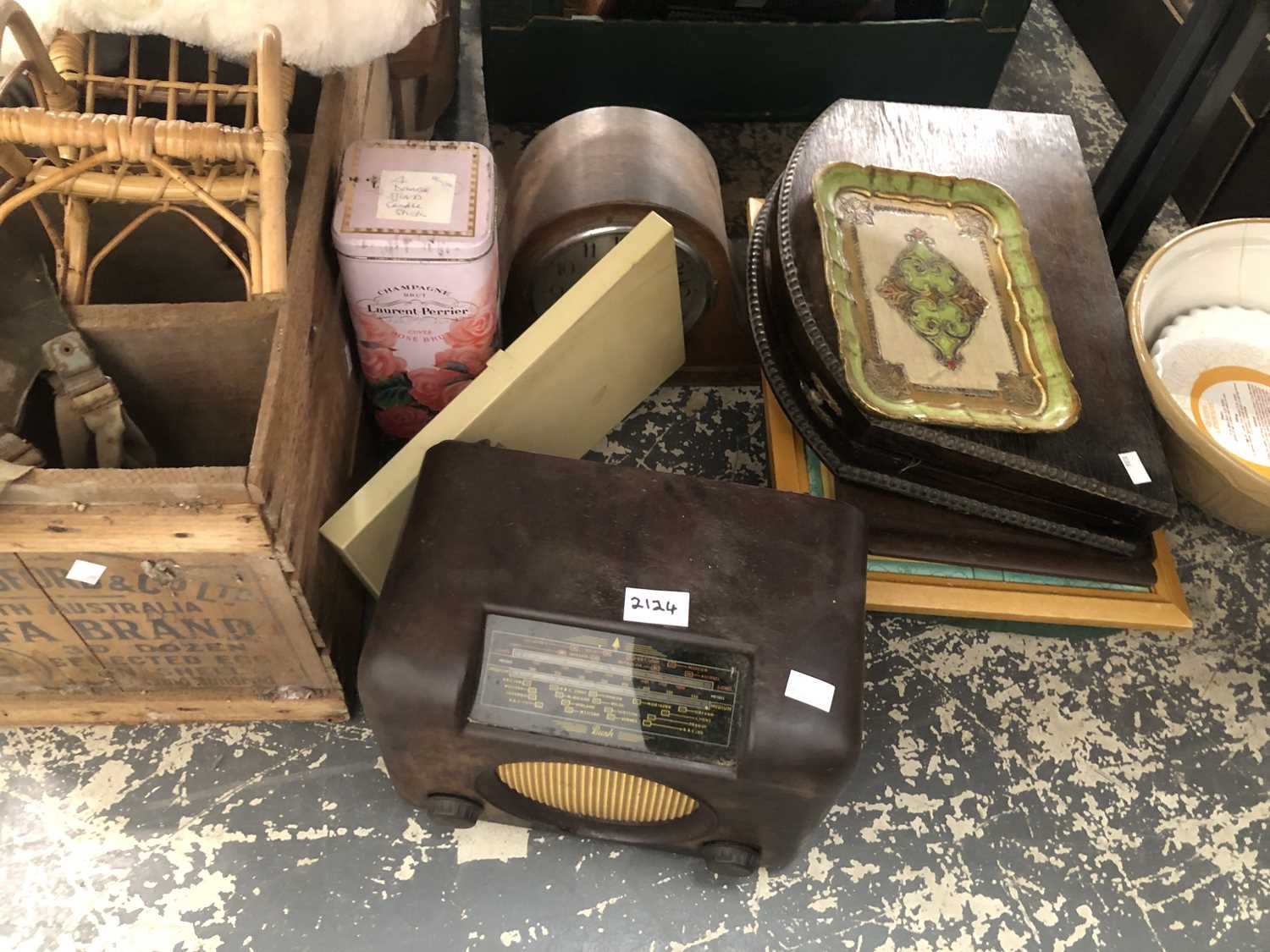 Lot 2124 - A brown bakelite cased radio, a clock, a gas...