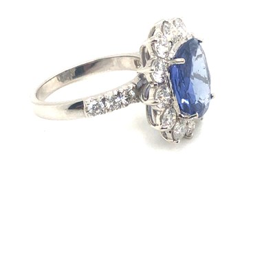 Lot 61 - A large sapphire and diamond cluster ring with...