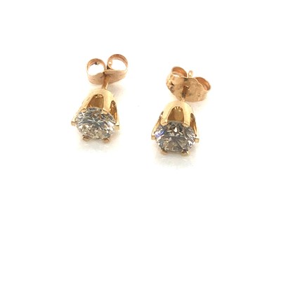 Lot 49 - A pair of round brilliant cut diamond stud...