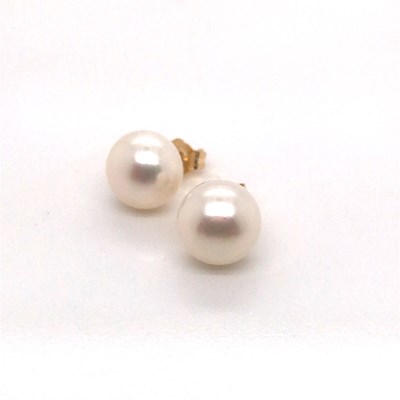 Lot 125 - A pair of oblate spheroid white cultured pearl...