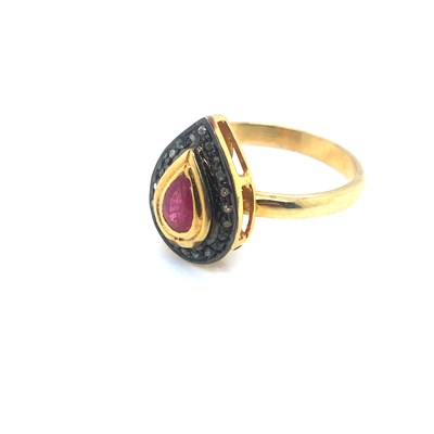 Lot 114 - A pear-shaped ring set with a pear-shaped ruby...