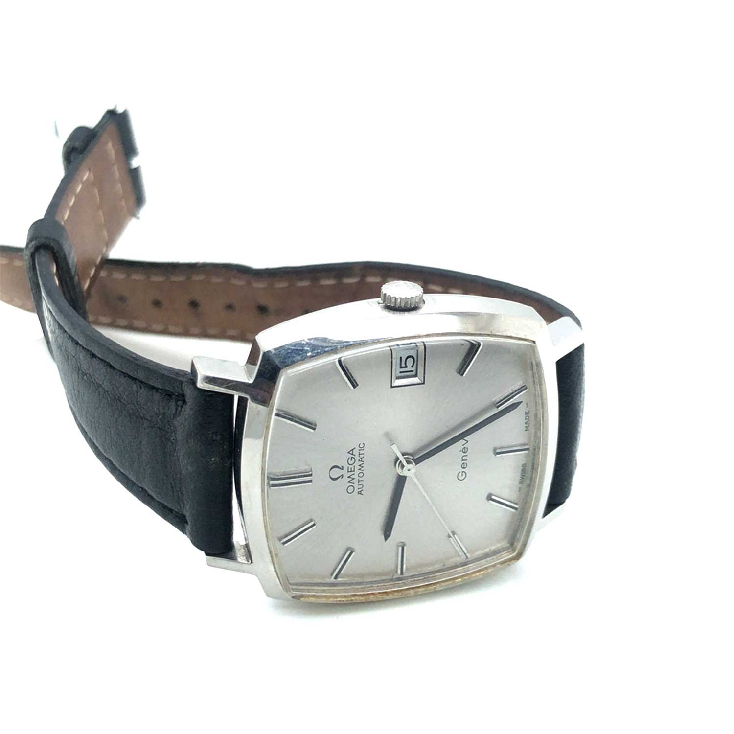 Lot 50 - A vintage automatic Geneve Omega wristwatch....
