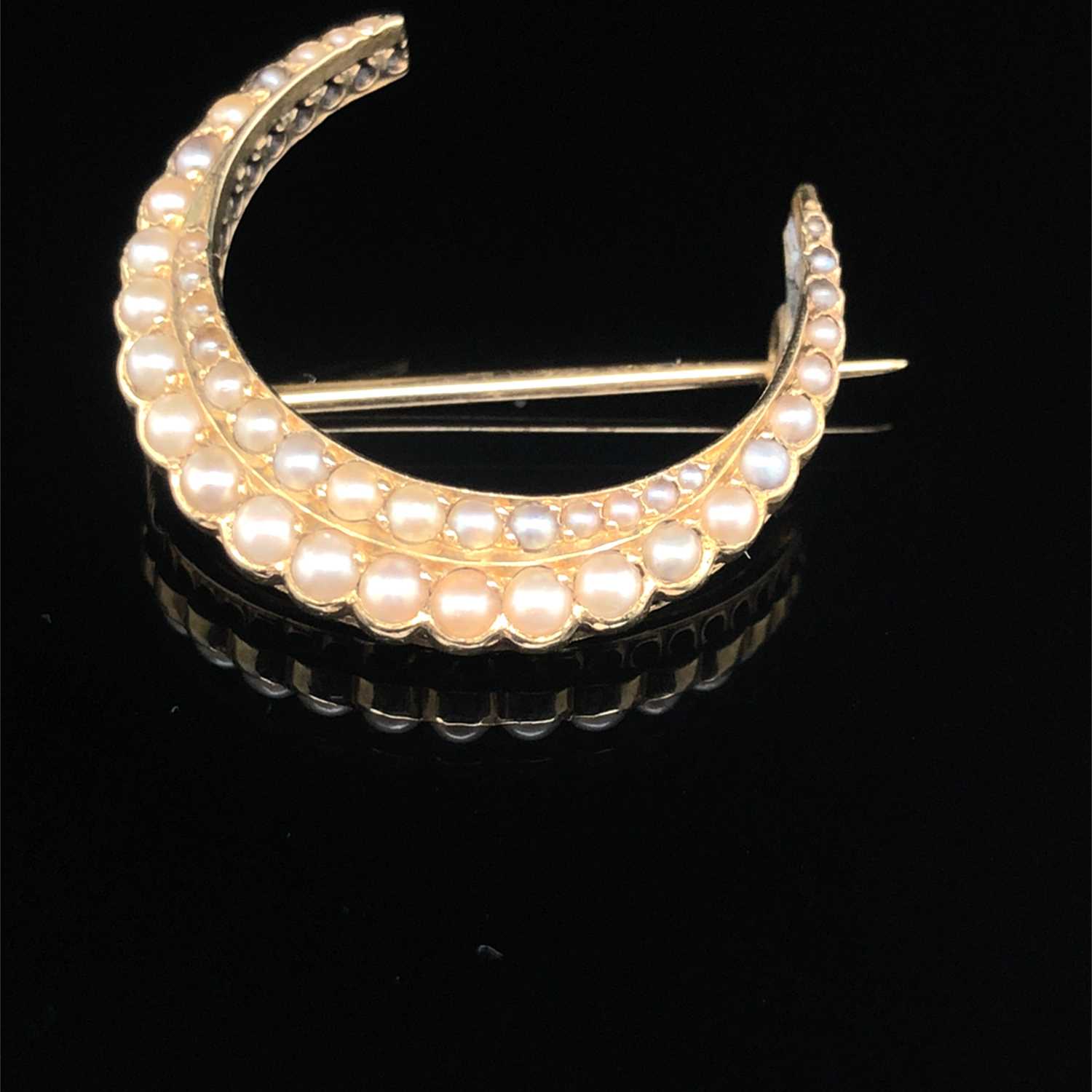 Lot 117 - An antique crescent moon seed pearl brooch,...