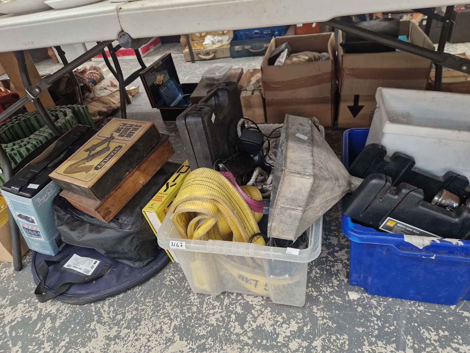 Lot 2167 - A quantity of tools etc.