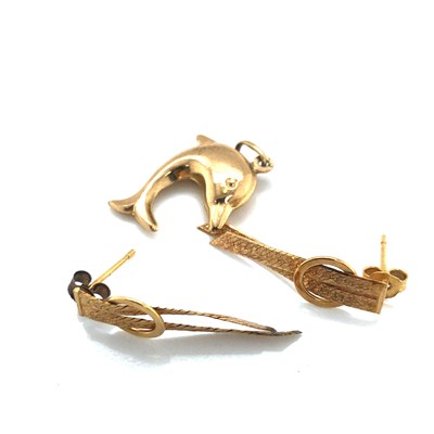 Lot 79 - A 9ct hallmarked gold amethyst pendant and...