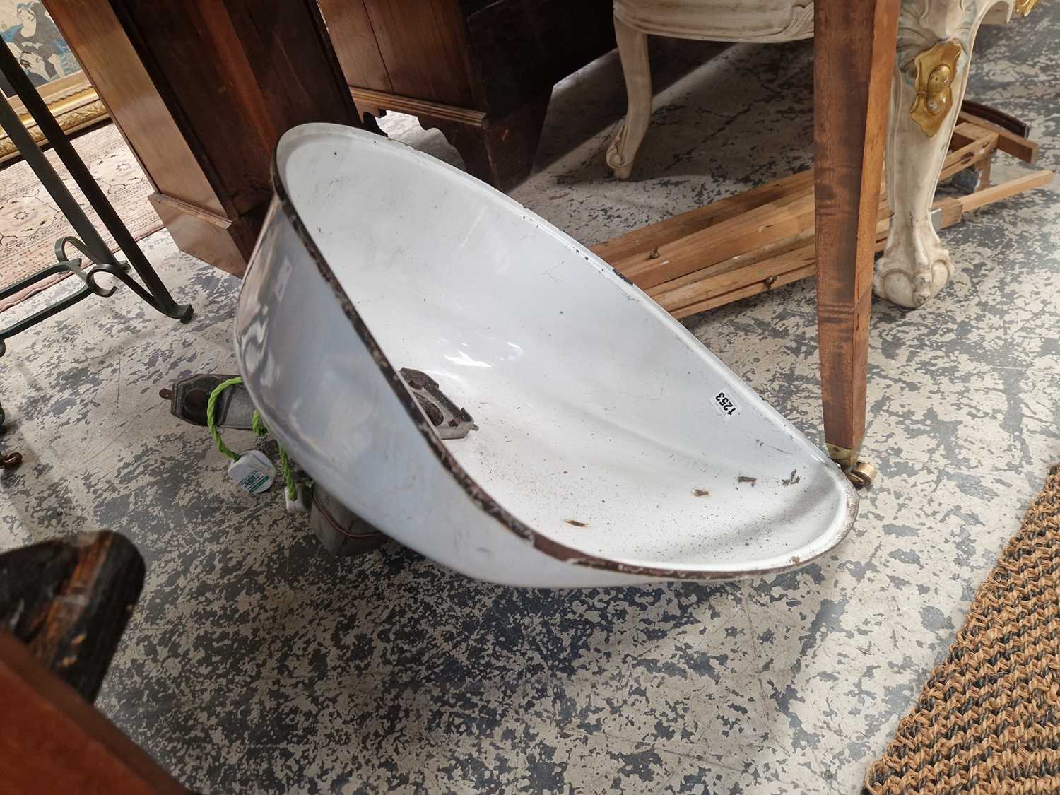 Lot 1253 - A large industrial enamel high bay light fitting.