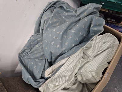 Lot 1325 - A quantity of curtains and textiles