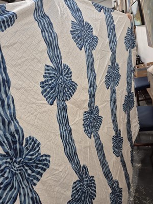 Lot 1325 - A quantity of curtains and textiles