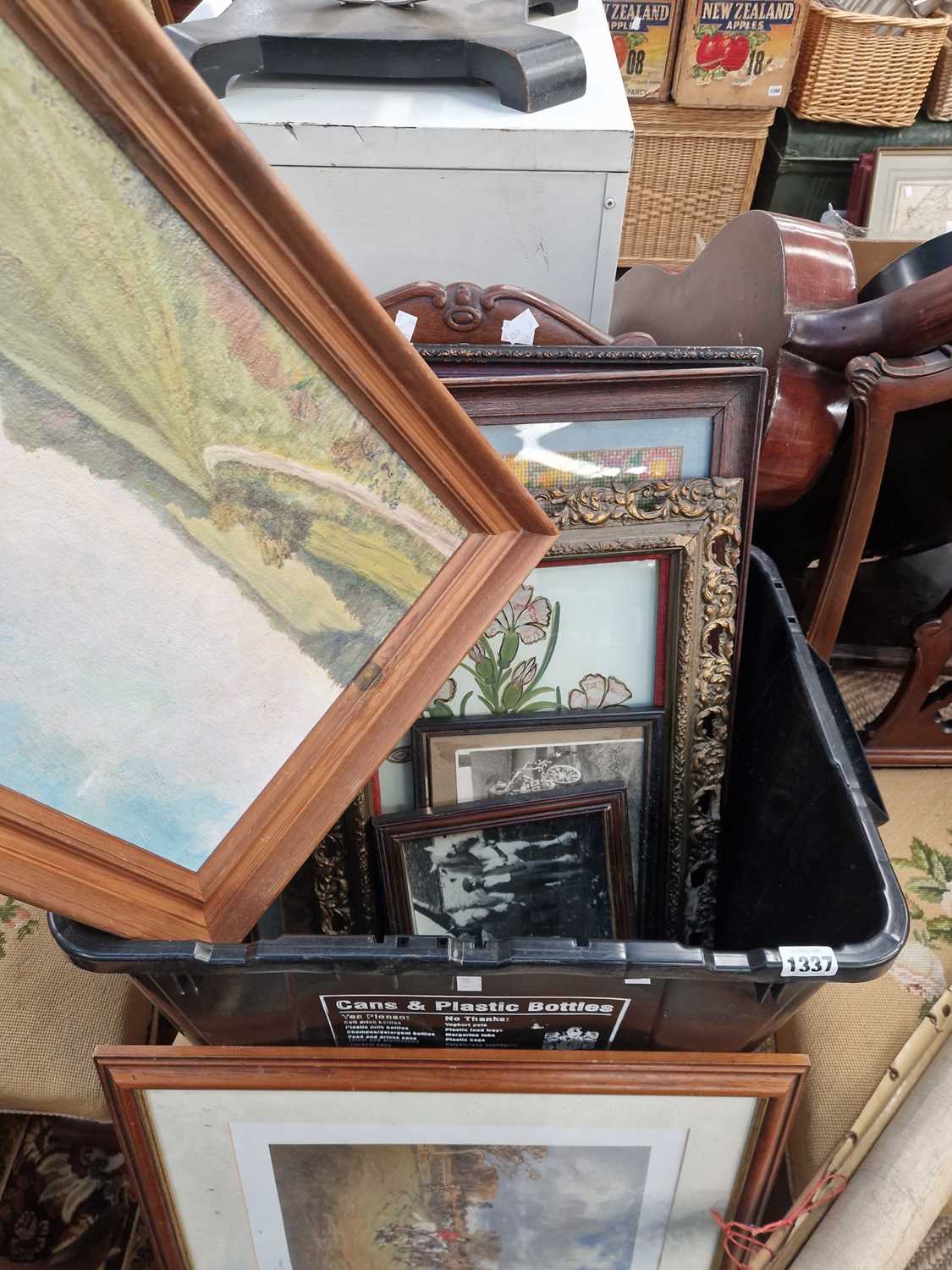 Lot 1337 - A group of vintage pictures to include scroll...