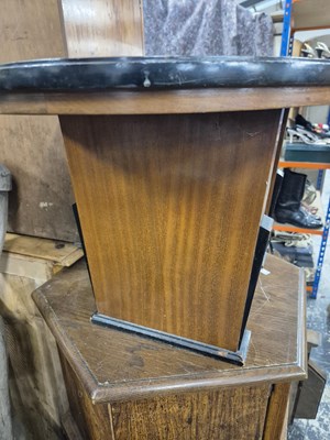 Lot 1487 - An art deco oval coffee table. W 76 D 51 H 42 cm