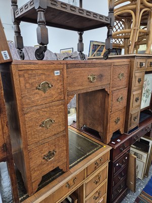 Lot 1491 - An art deco small oak kneehole desk. 101 x 40...