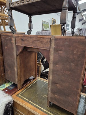 Lot 1491 - An art deco small oak kneehole desk. 101 x 40...
