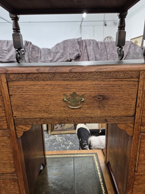 Lot 1491 - An art deco small oak kneehole desk. 101 x 40...