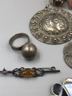 Lot 189 - Silver and other jewellery, including a...
