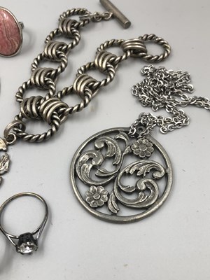 Lot 189 - Silver and other jewellery, including a...
