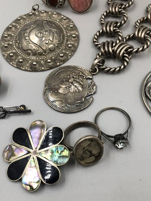 Lot 189 - Silver and other jewellery, including a...