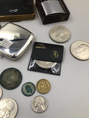 Lot 199 - A Kindjal dagger, a Dunhill lighter, a Ronsen...