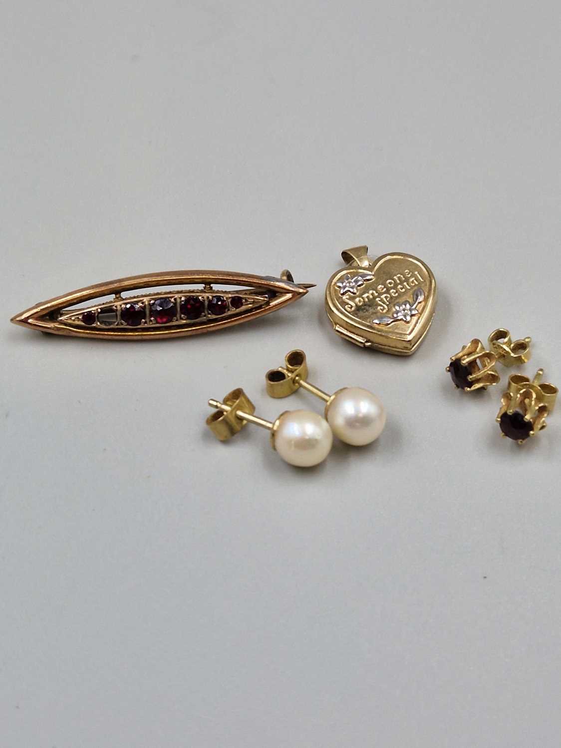 Lot 185 - An antique stone set bar brooch, a someone...