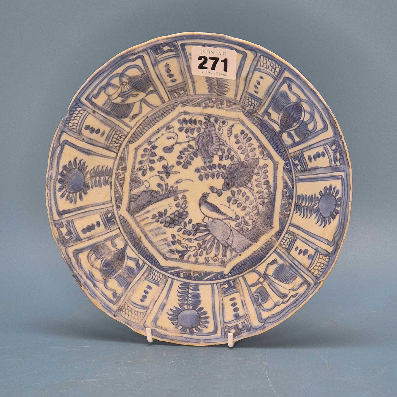 Lot 271 - From the Wanli shipwreck, a kraak blue and...