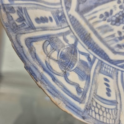 Lot 271 - From the Wanli shipwreck, a kraak blue and...