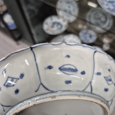 Lot 271 - From the Wanli shipwreck, a kraak blue and...