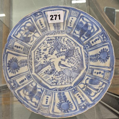 Lot 271 - From the Wanli shipwreck, a kraak blue and...