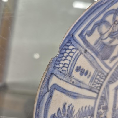 Lot 271 - From the Wanli shipwreck, a kraak blue and...