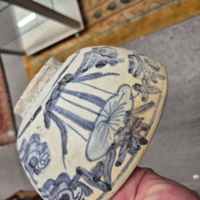 Lot 294 - A Zhangzhou blue and white bowl, the exterior...
