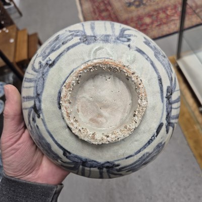 Lot 294 - A Zhangzhou blue and white bowl, the exterior...