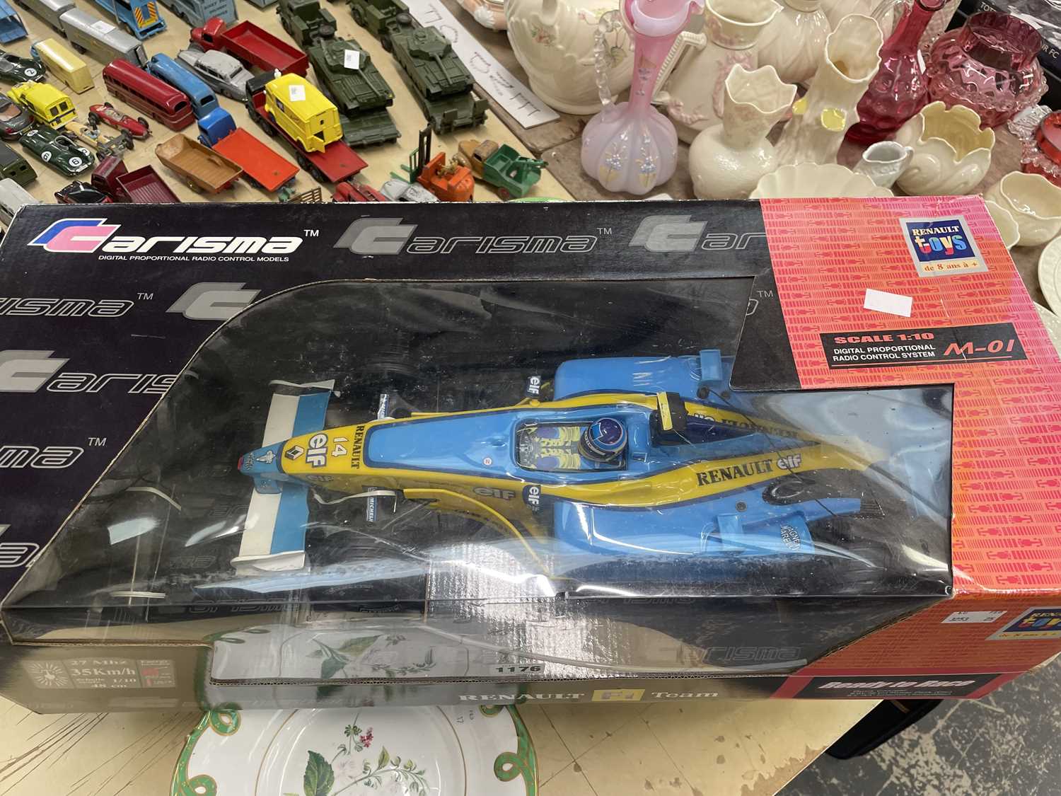 Lot 1176 - A boxed Carisma Renault F1 Team racing car