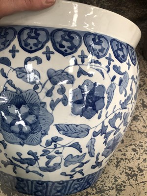 Lot 1468 - A Chinese blue and white planter. H 31 W 36cms