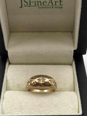 Lot 267 - A vintage bump band ring. Unhallmarked,...
