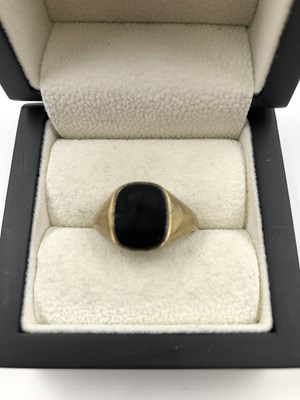 Lot 271 - A 9ct hallmarked gold onyx signet ring, a 9ct...