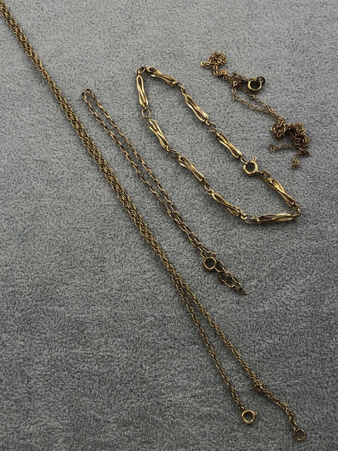 Lot 283 - Gold jewellery to include two 9ct gold...