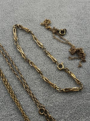 Lot 283 - Gold jewellery to include two 9ct gold...