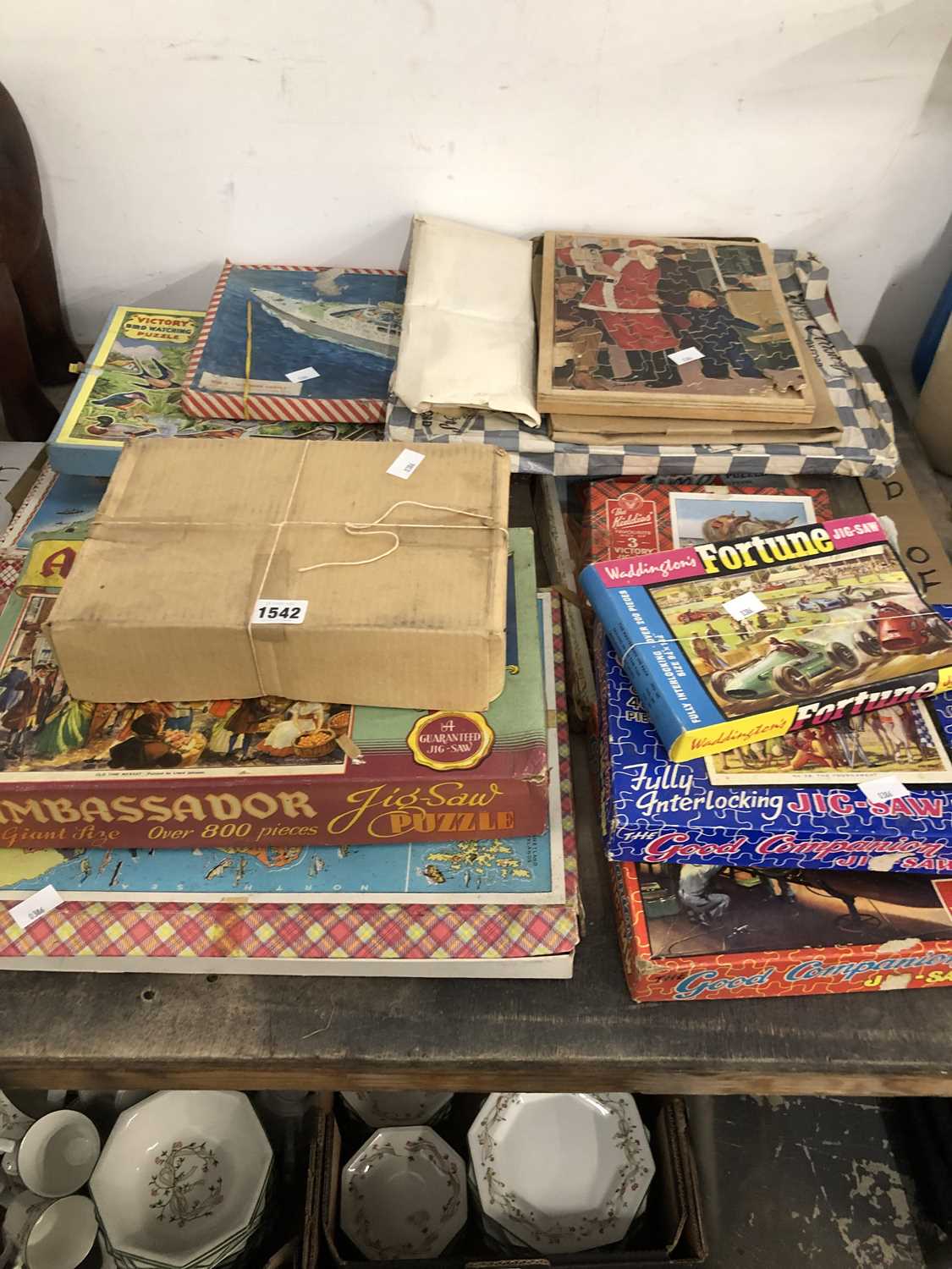 Lot 1542 - A collection of boxed jigsaw puzzles