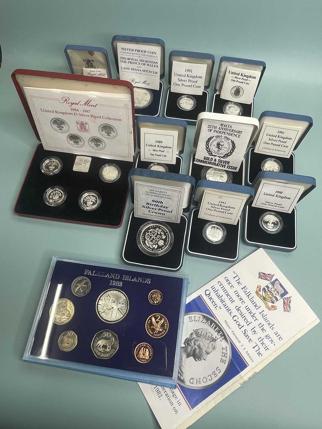 Lot 380 - A collection of silver proof and other coins